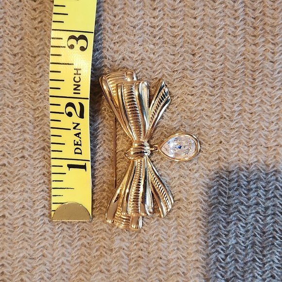Swarovski Swan Gold Tone Clear Crystal Bow Ribbon Teardrop Brooch Pin - Picture 6 of 7
